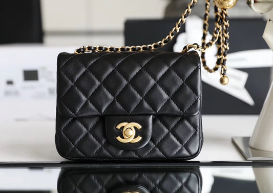 Chanel 金球方胖子口蓋包-黑色
