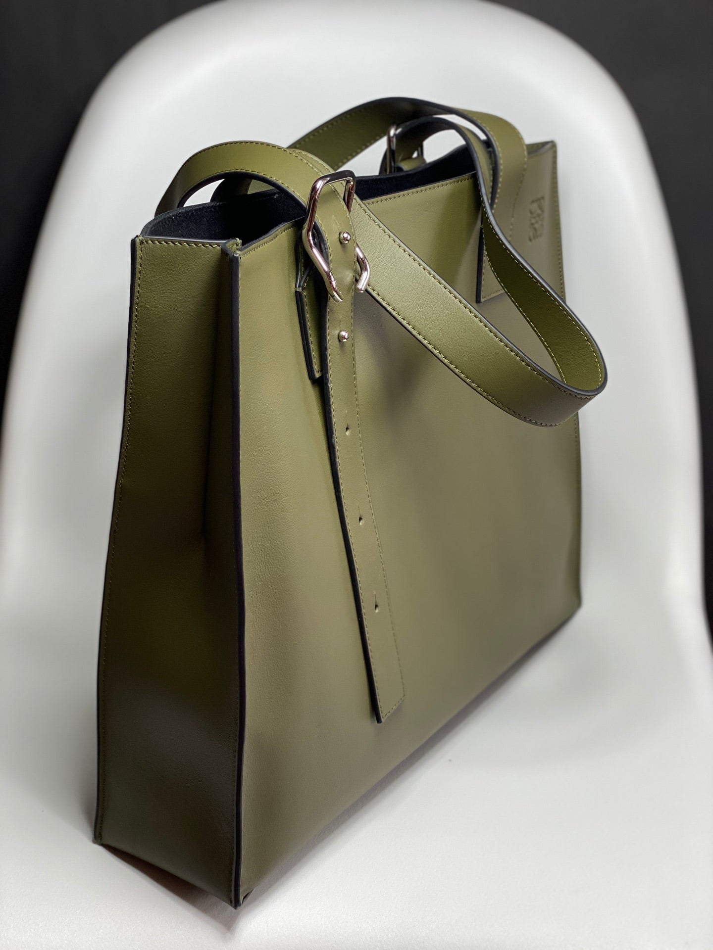 羅L威-Buckle Horizontal Tote 手袋