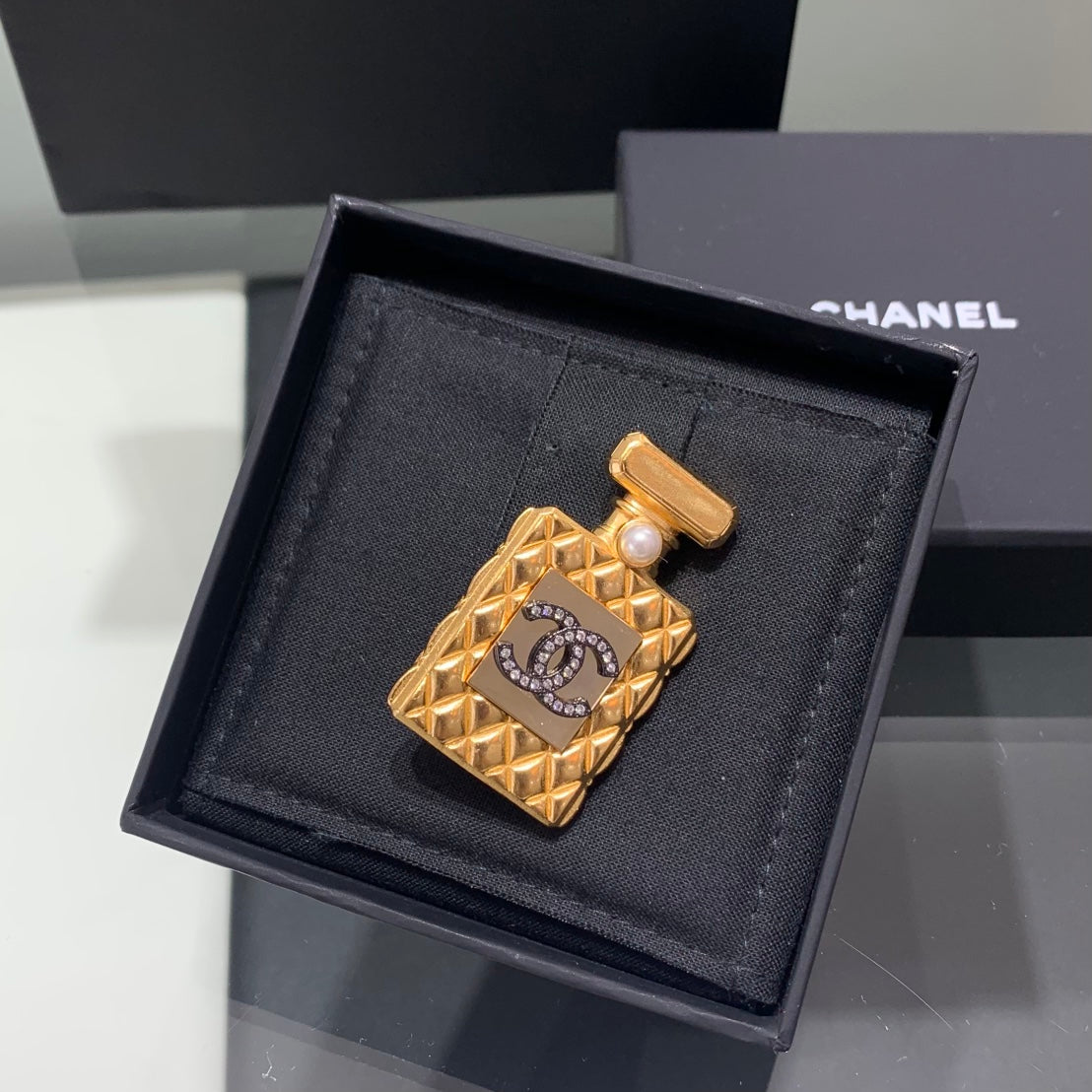 Chanel 胸針