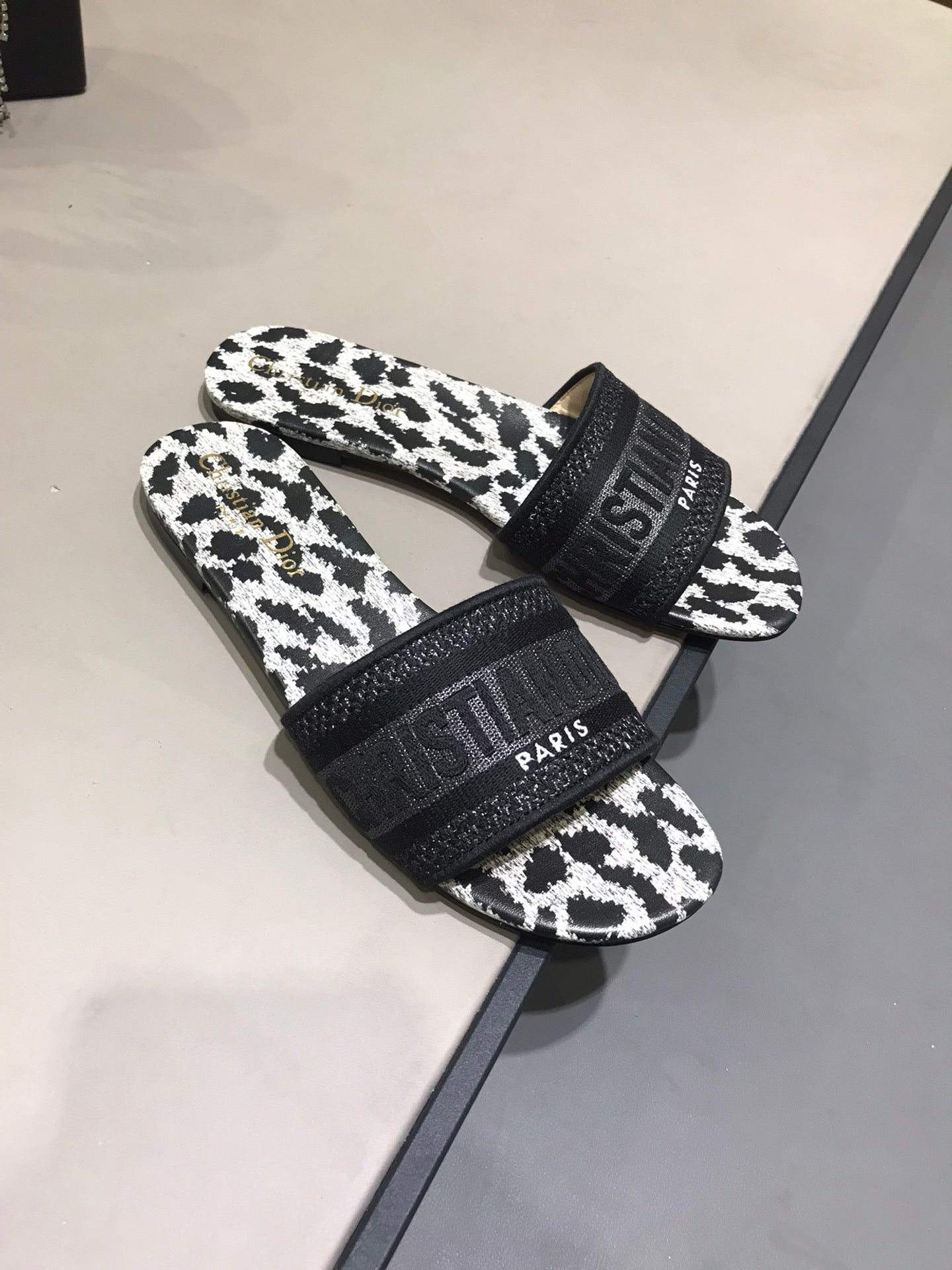 迪D家-2022早春新品 豹紋拖鞋