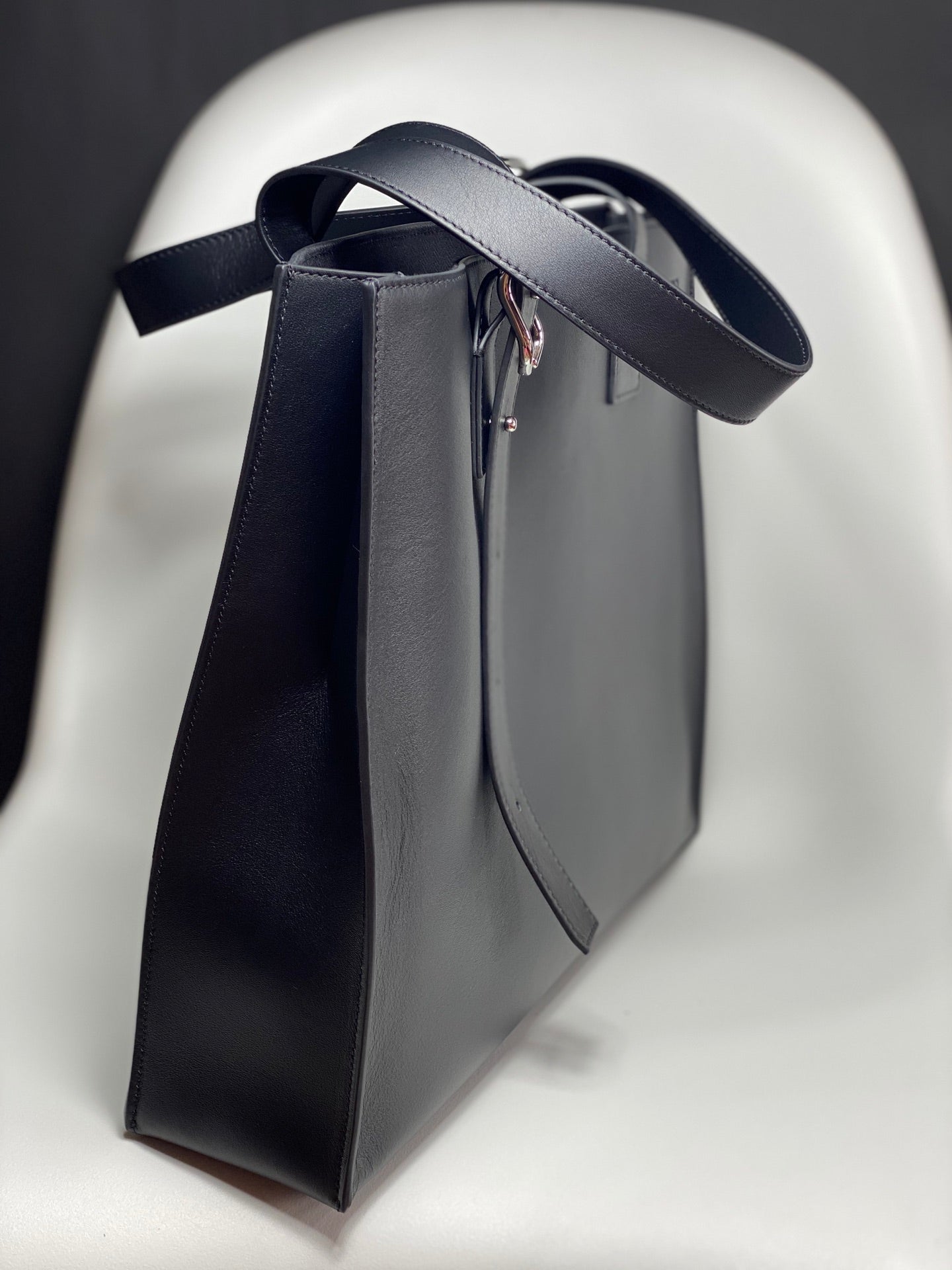羅L威-Buckle Horizontal Tote 手袋