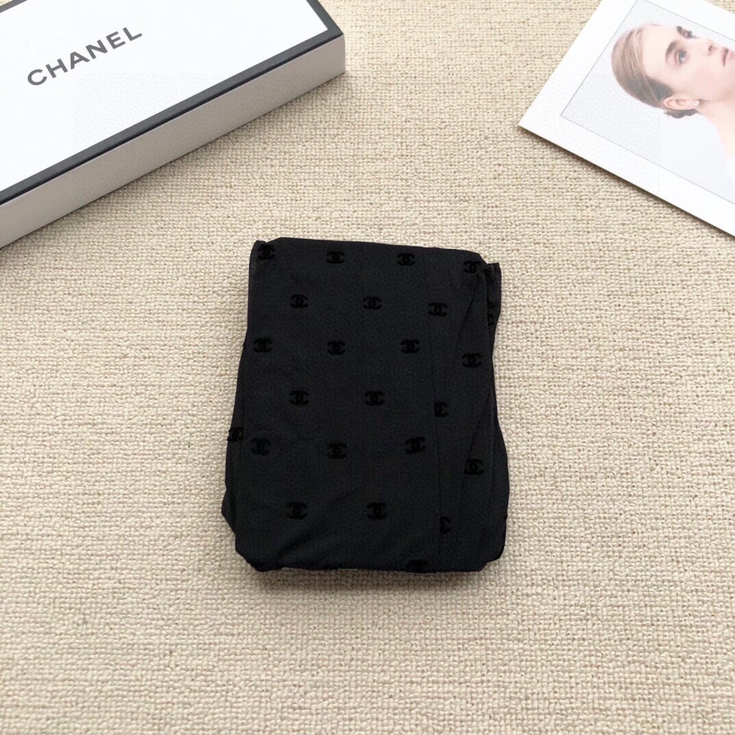 Chanel 秀款植絨絲襪