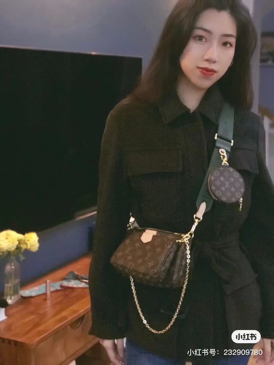 M44813 路L家-Multi Pochette Accessories 五合一麻將包 綠色 上身照