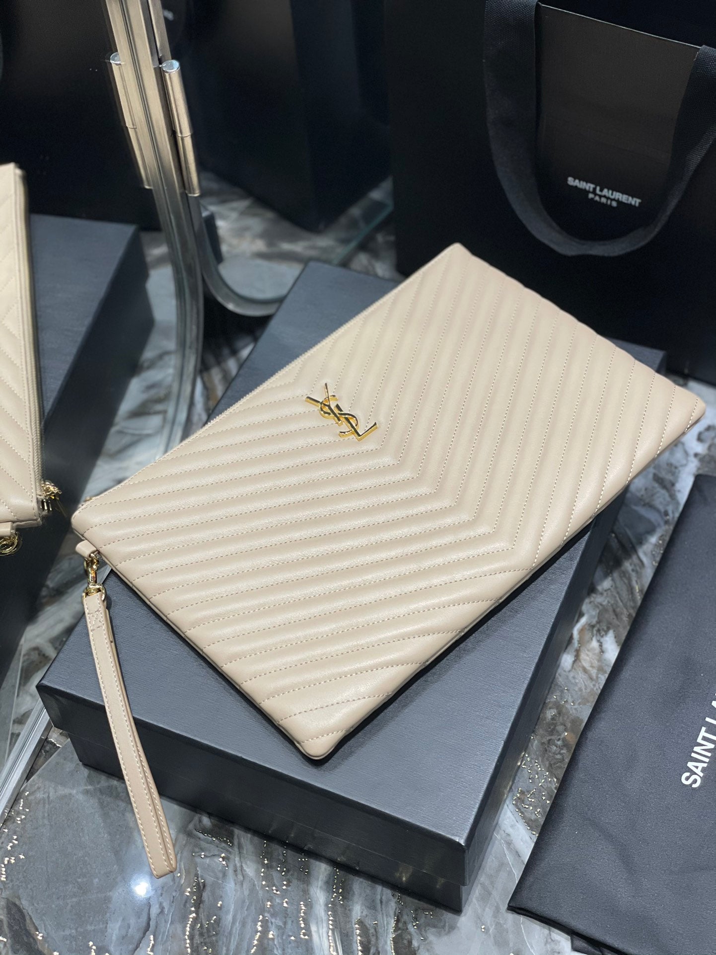 YSL 提花拼接文件手拿包-杏色金-36cm