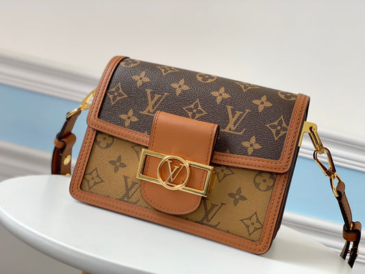M44580 路L家-2019春夏 Dauphine 肩背包