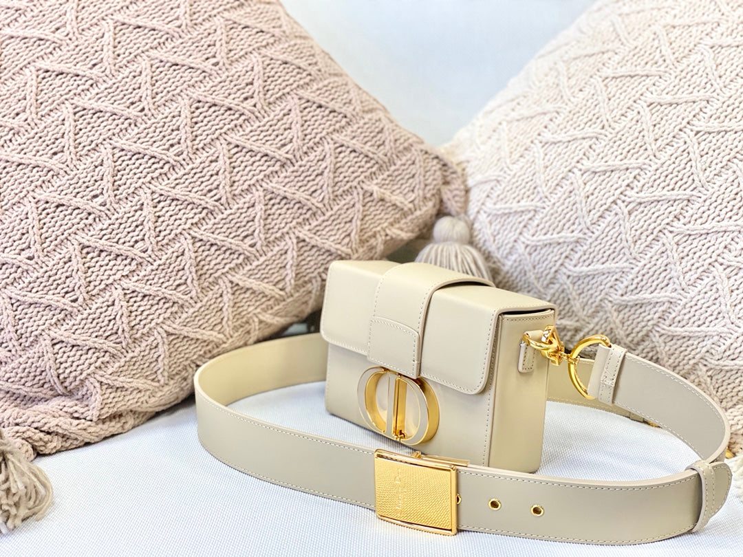 Dior 蒙田 Mini Box-平紋牛皮-珐瑯扣-17.5cm-熔岩棕