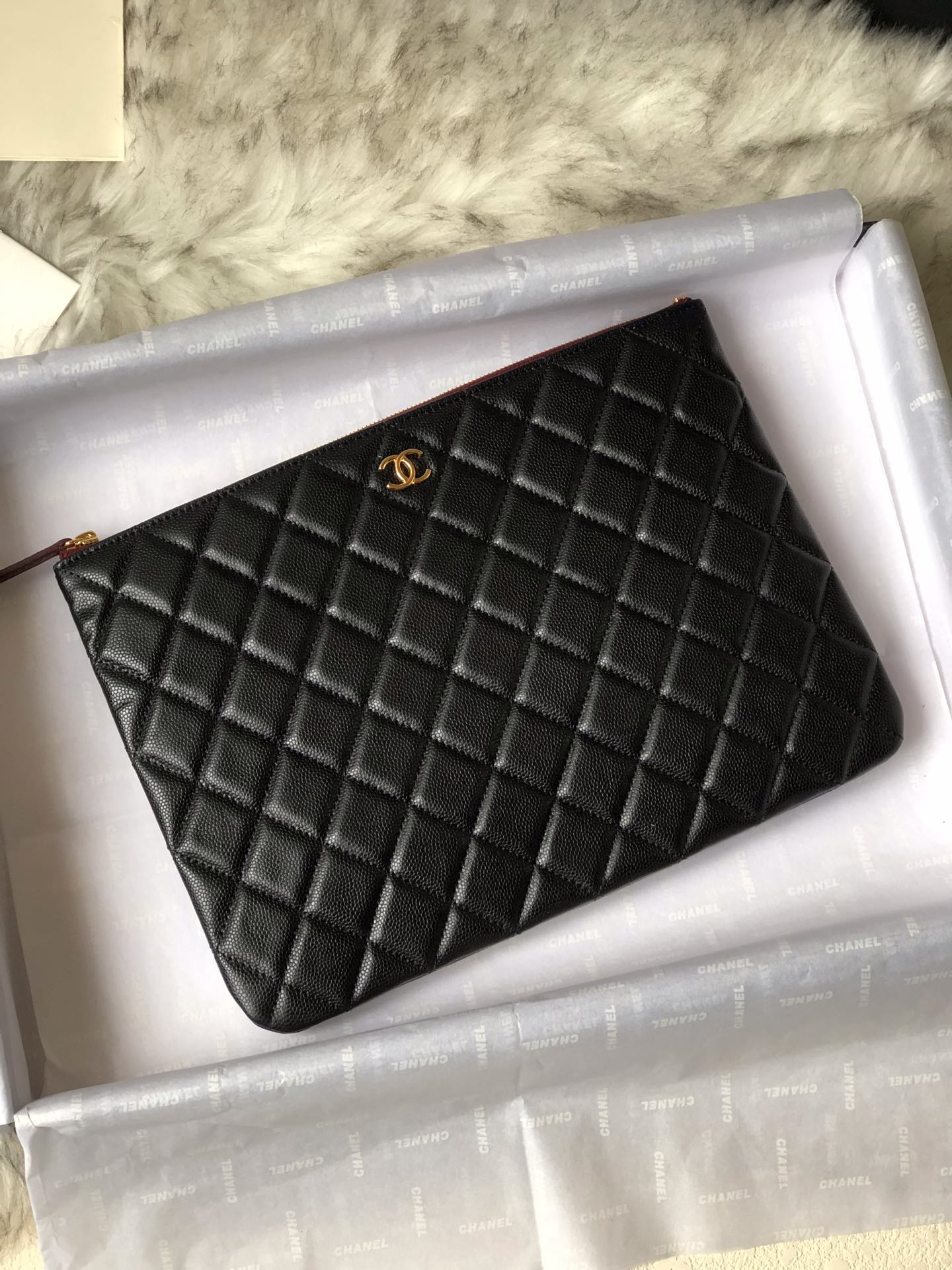 Chanel 小號手拿包-金扣