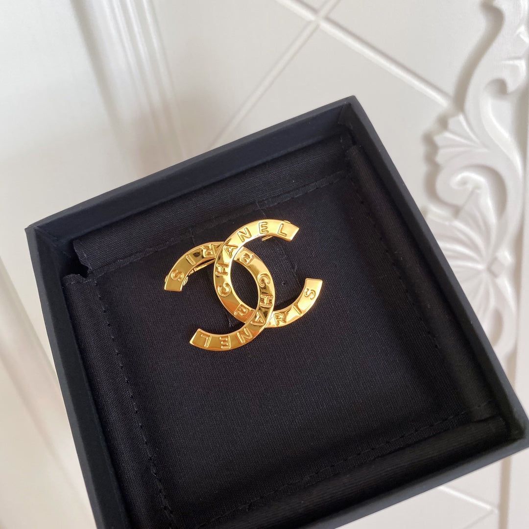 Chanel 胸針