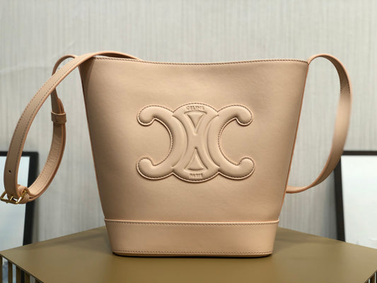 賽C家-2022s春夏新品 CUIR TRIOMPHE小號光滑牛皮水桶包