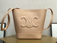 賽C家-2022s春夏新品 CUIR TRIOMPHE小號光滑牛皮水桶包