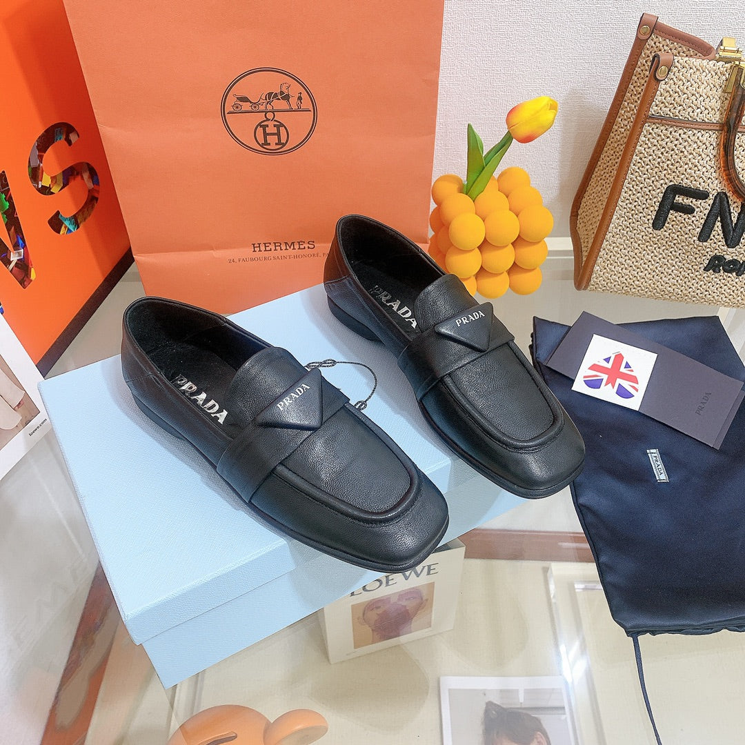 Prada 鞋-Prada 舒服軟皮 樂福鞋（黑）