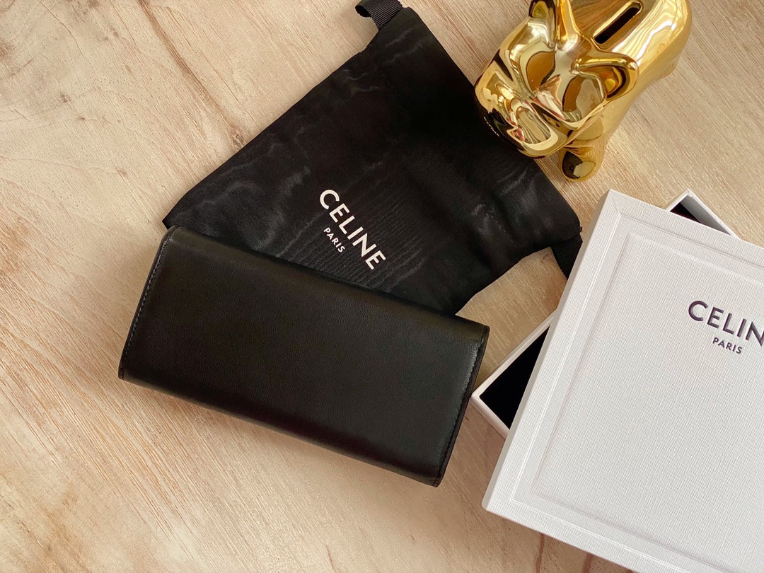 Celine TRIOMPHE 大號亮澤光滑羊皮革翻蓋長夾