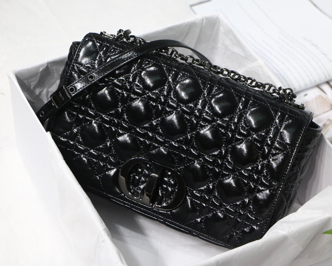 Dior Caro 褶皺漆皮系列 大號28cm-黑色