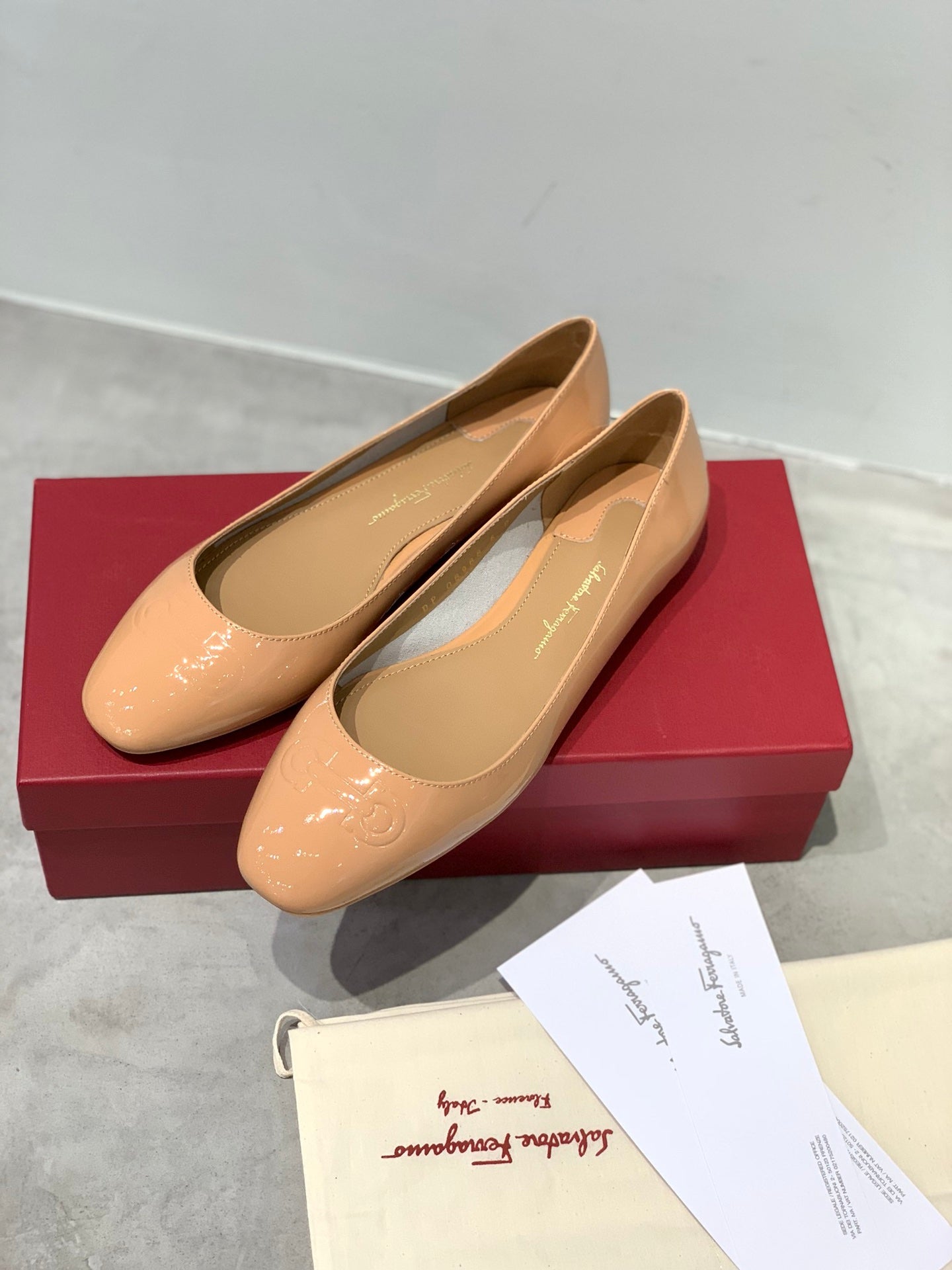 Salvatore Ferragamo鞋-膚色圓頭平底鞋