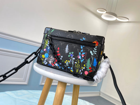 M44480 路L家-MINI SOFT TRUNK 手袋 郵差包