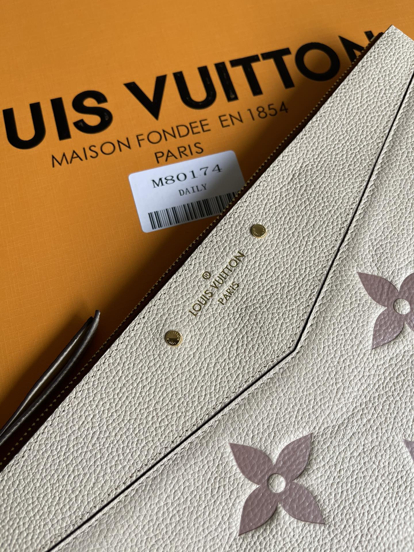 LV M80174 Daily 手拿包