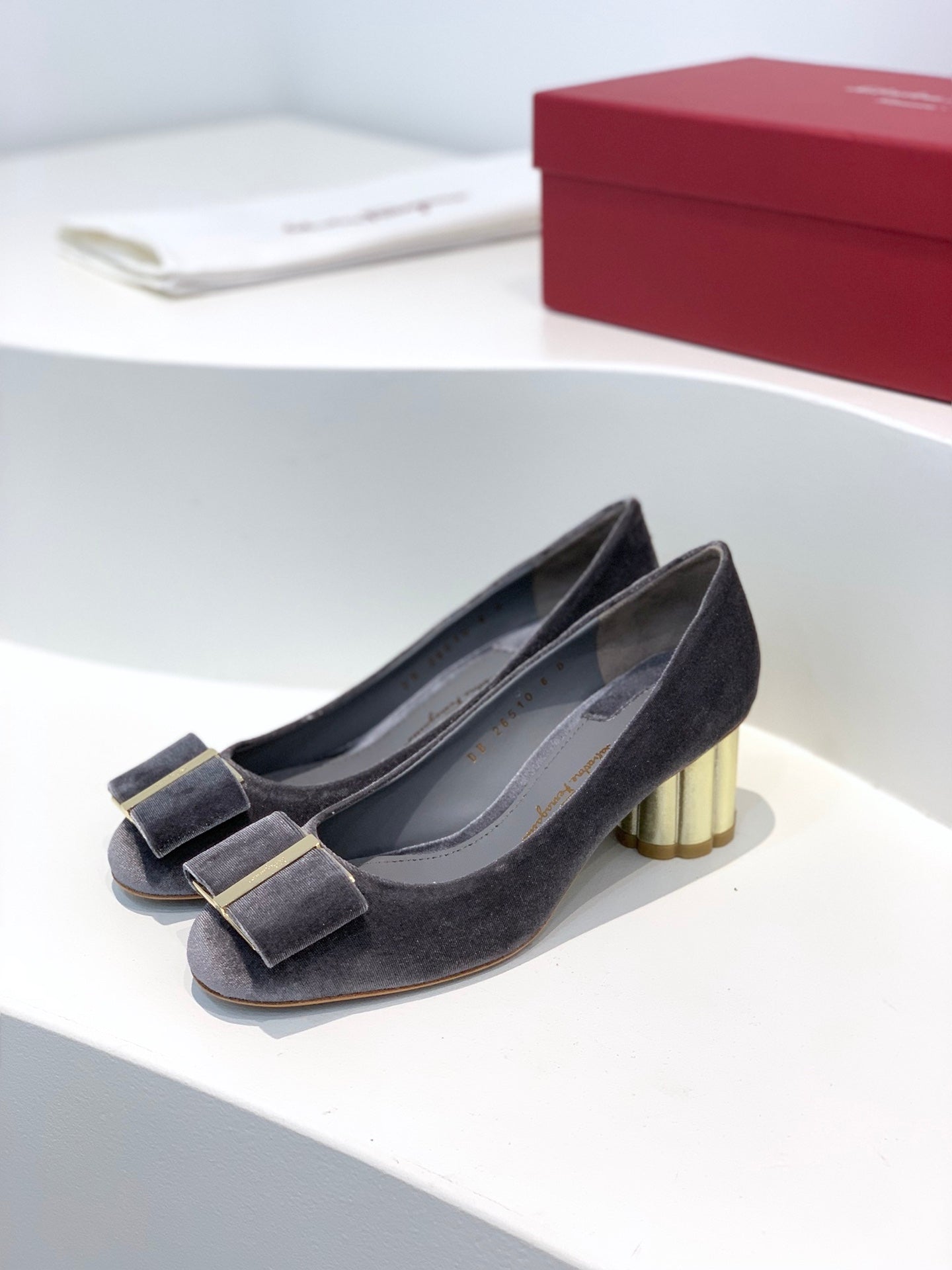 Salvatore Ferragamo鞋-菲拉格慕 VARA大蝴蝶結 絲絨面 金梅花跟 高跟鞋