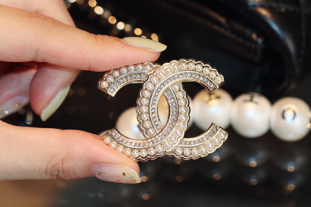 Chanel 胸針