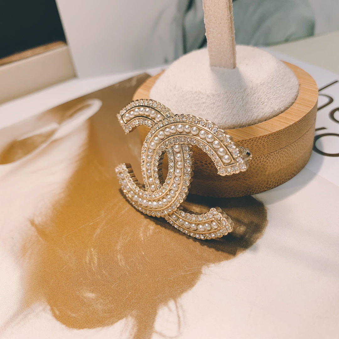 Chanel 胸針