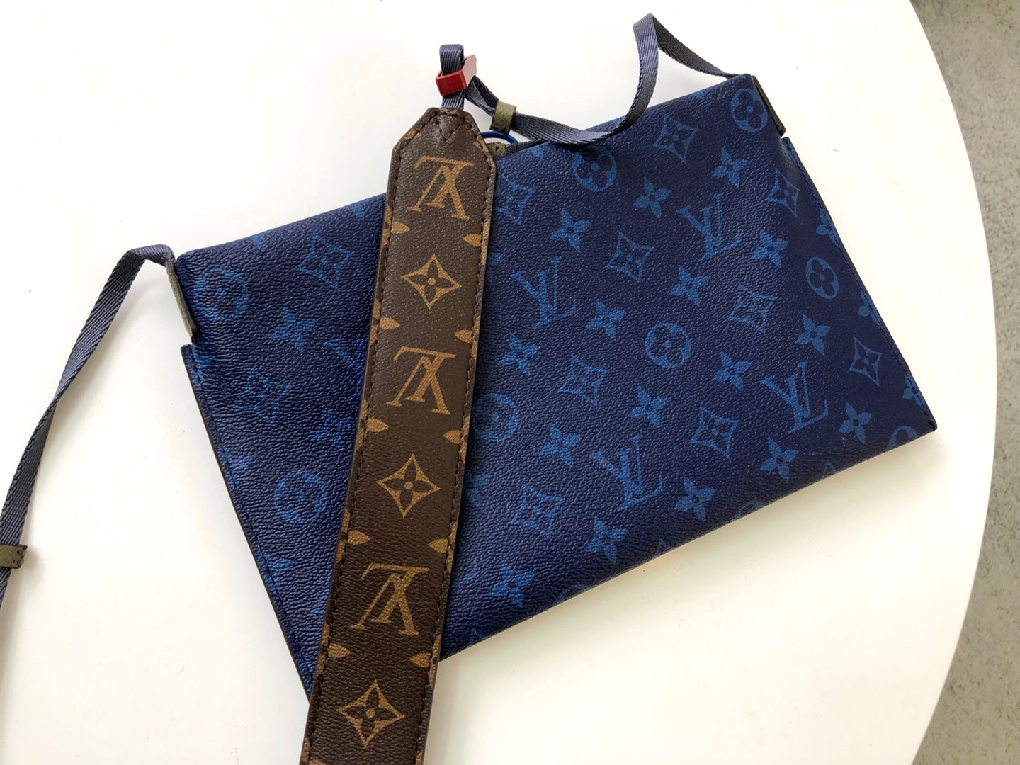 Lou-SMALL POUCH 手拿包 肩背包 老花咖色