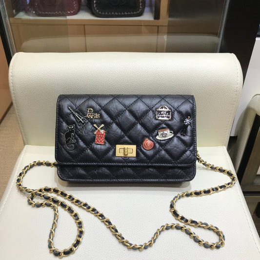 小香家-2.55復刻扣徽章woc