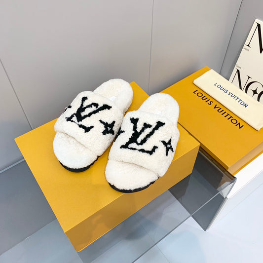 路L家-2022早春新款 毛毛拖鞋 白黑色