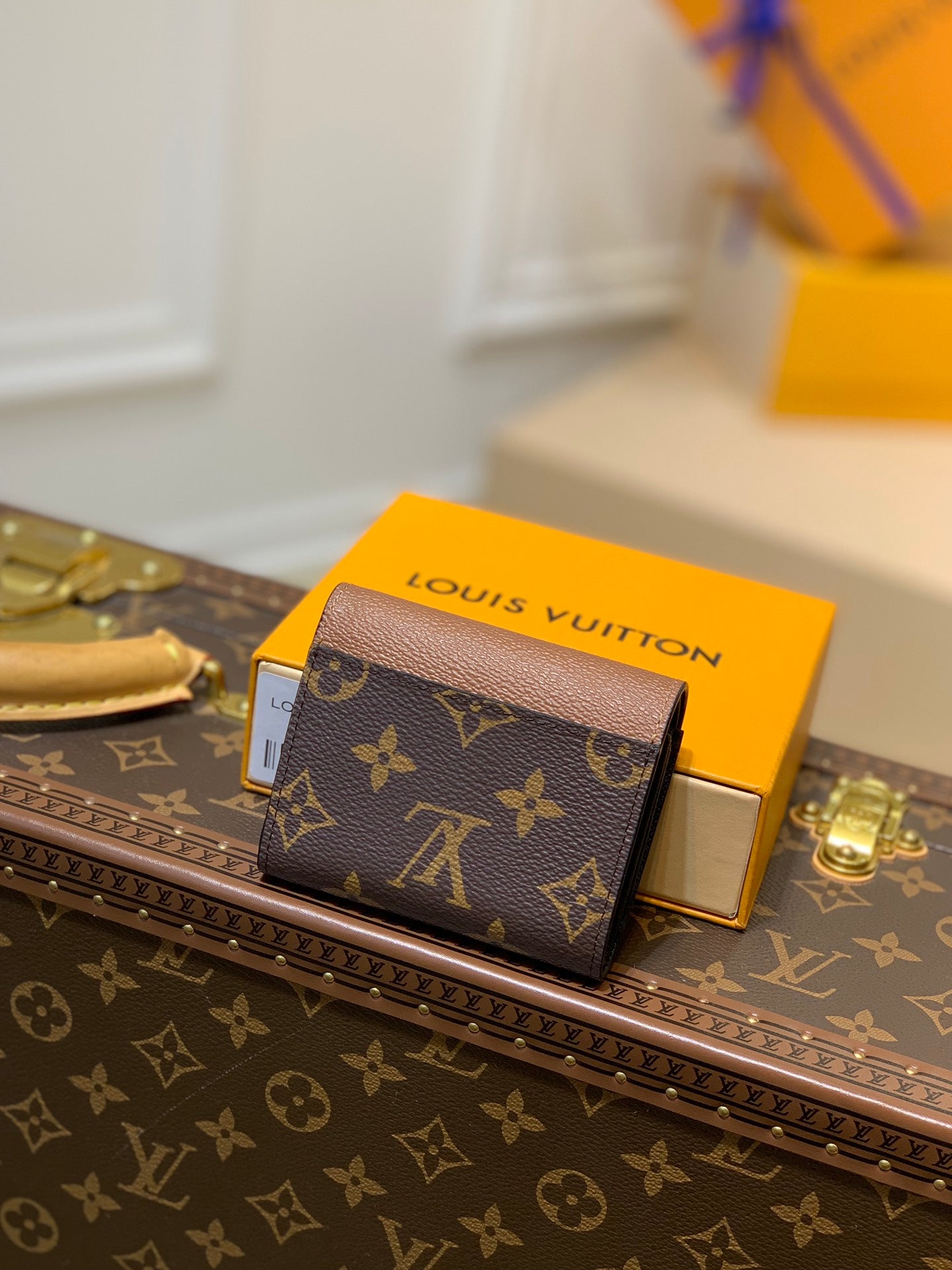 LV M80725 黃花 Zoe 三折短夾