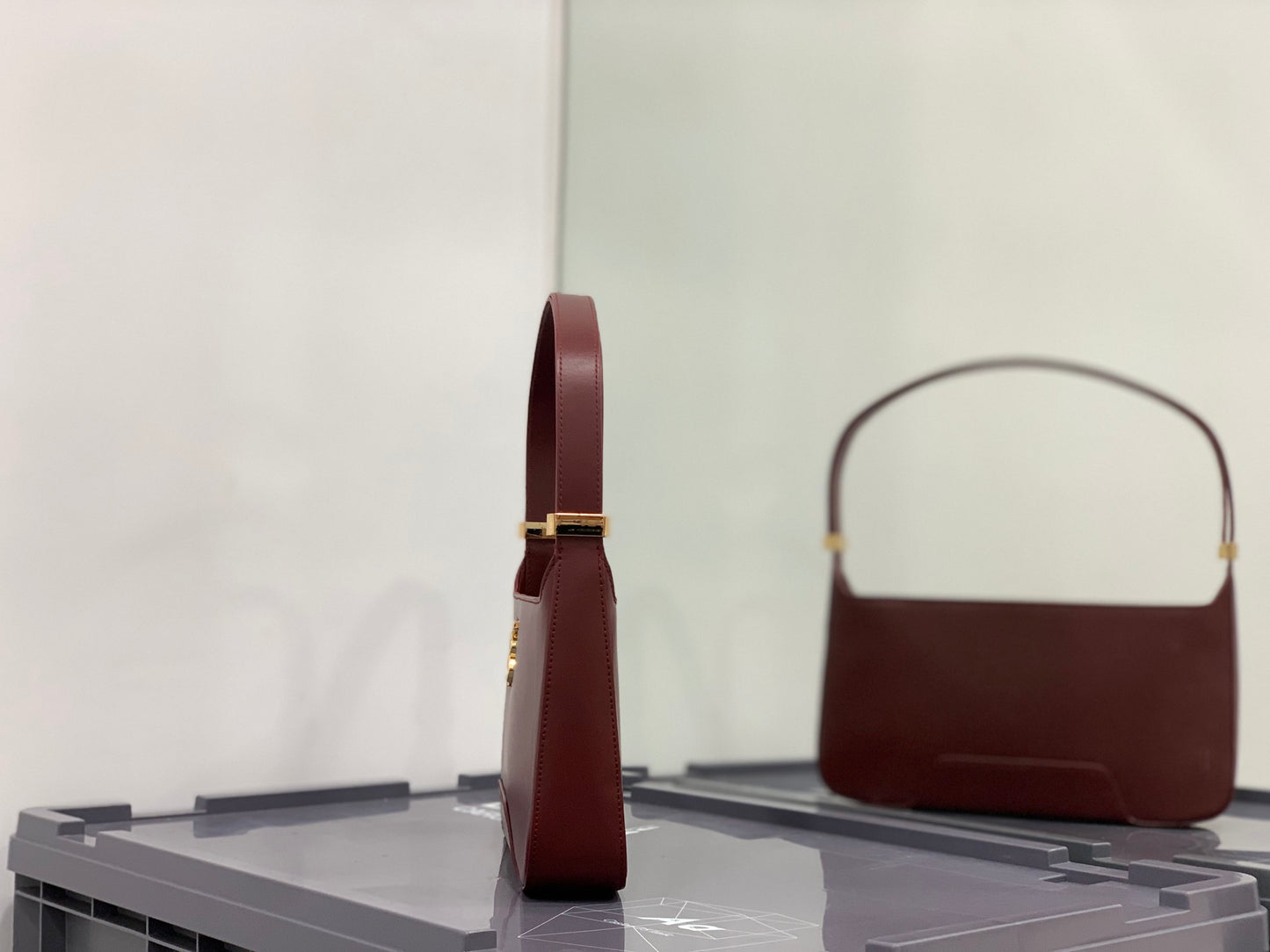巴B家-新款 Tb shoulder bag 腋下斜挎包 酒紅色