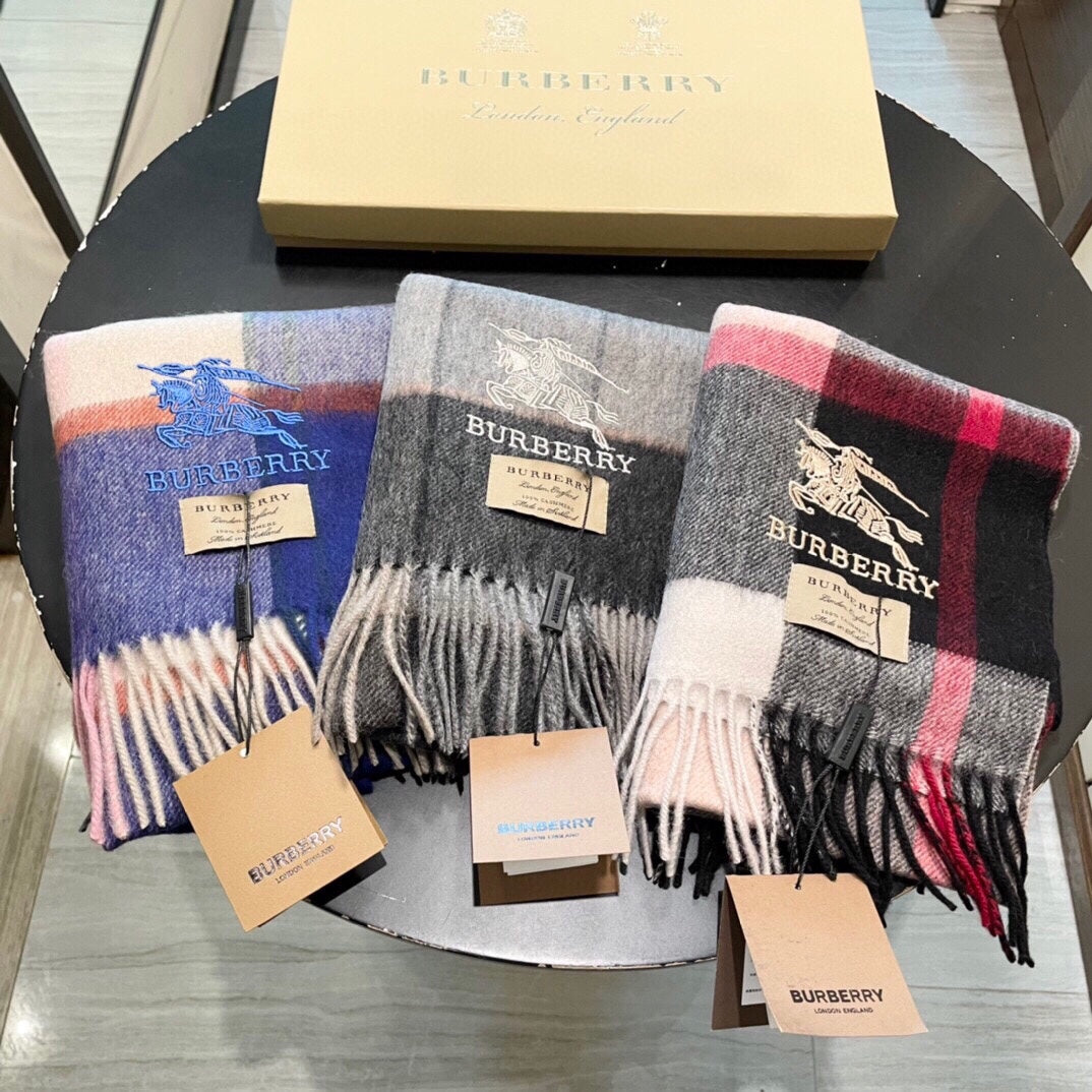 Burberry 羊絨圍巾