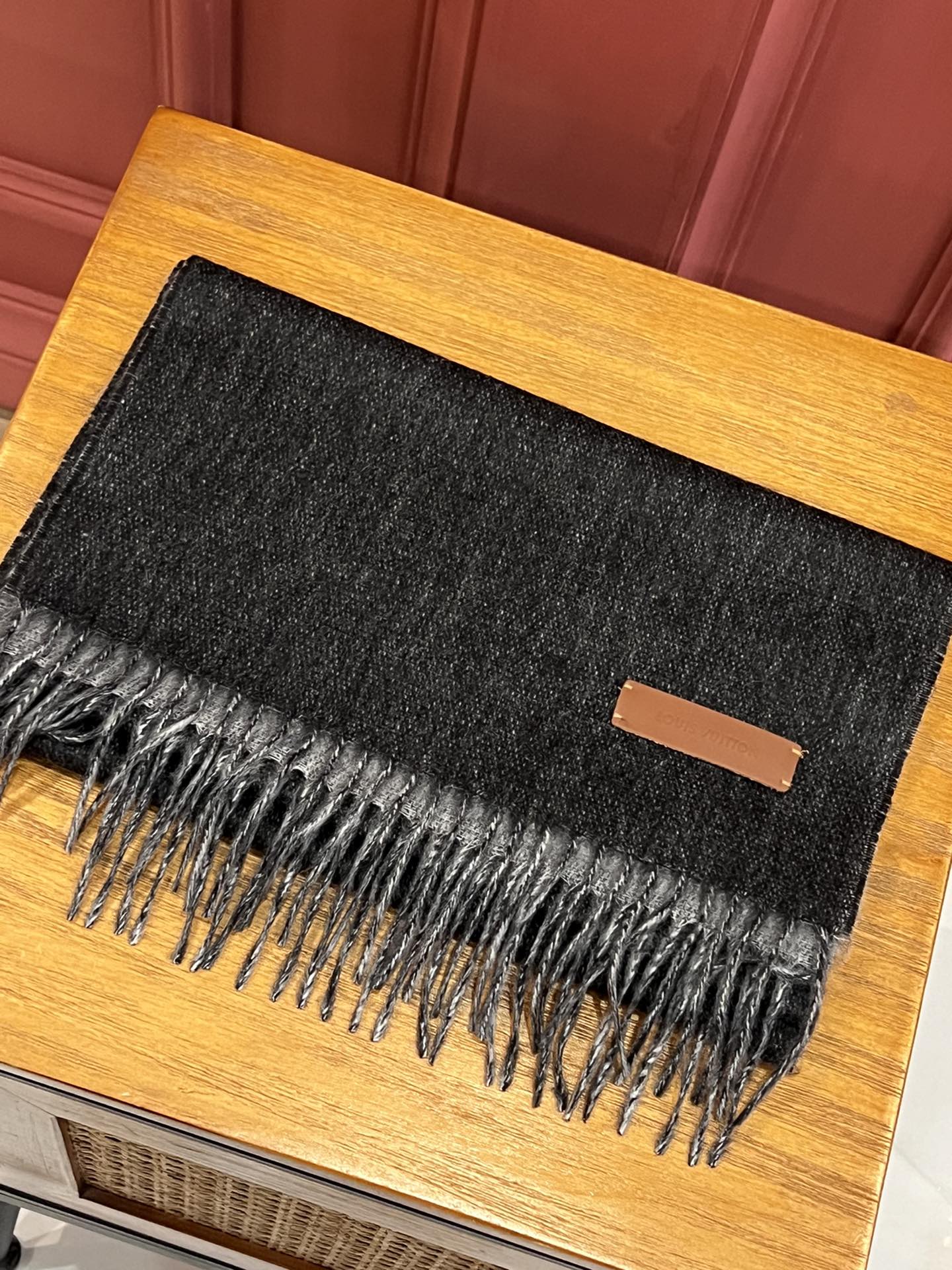 路L家-雙面羊絨圍巾 180*35cm 黑色