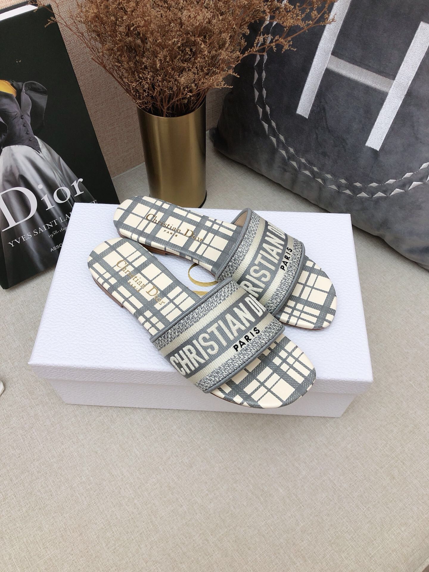 迪D家-2022早春新款 刺繡拖鞋 格紋灰