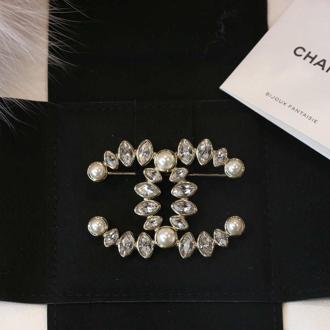 Chanel 胸針