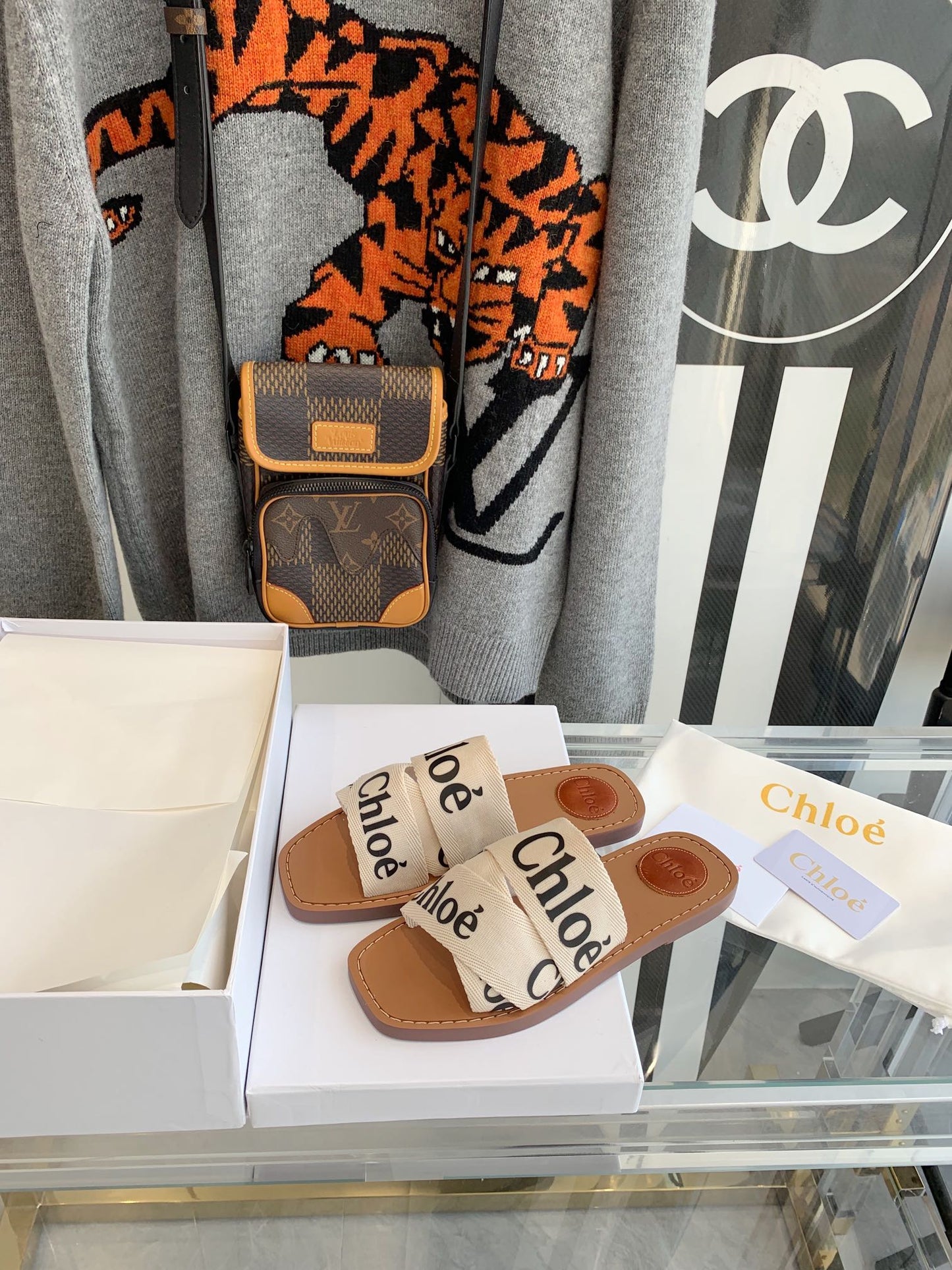 克羅C-Chloe Woody Logo 拖鞋（尺碼35-41）