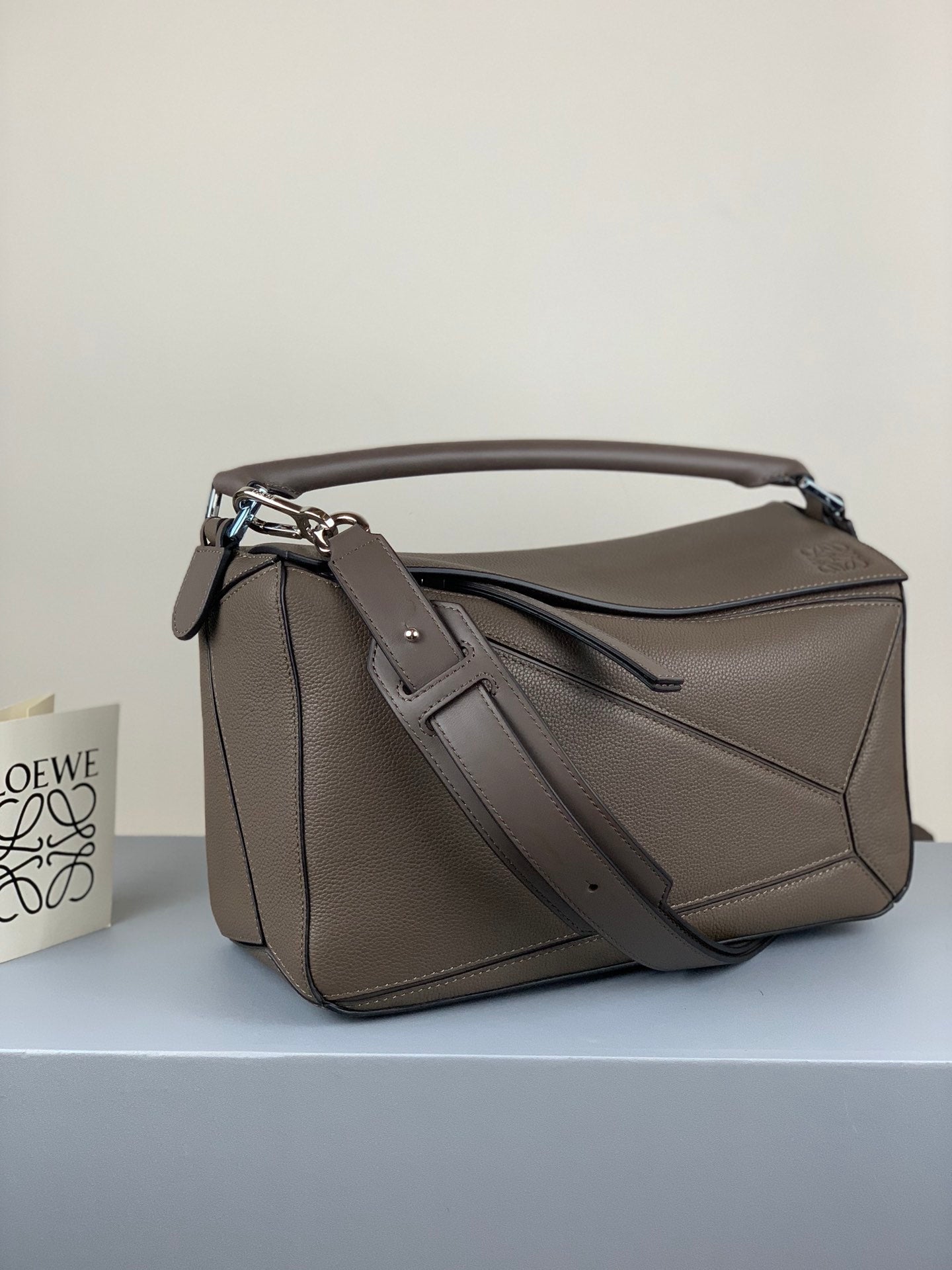 羅L威-puzzle bag 小牛皮 灰褐色 中號