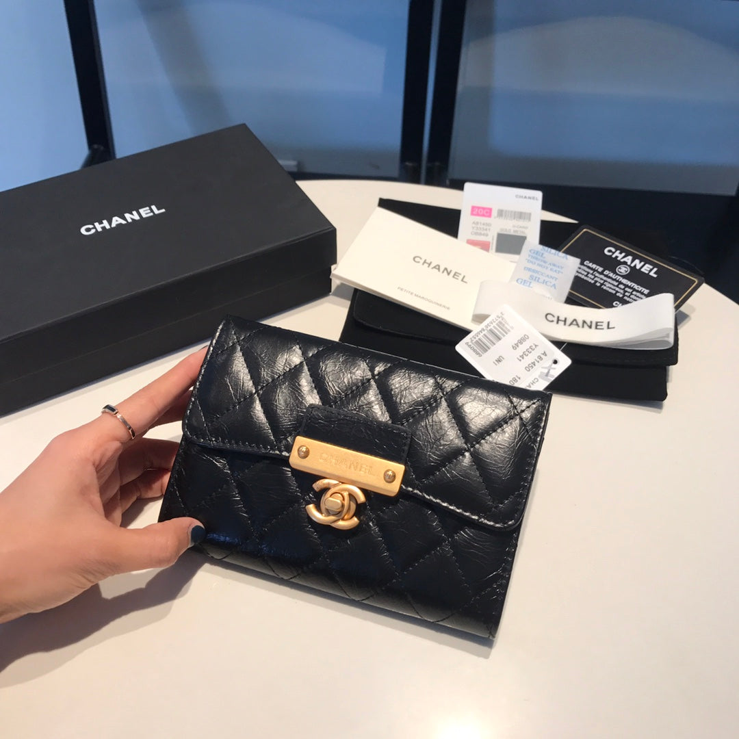 Chanel 油蠟牛皮復古三折中夾