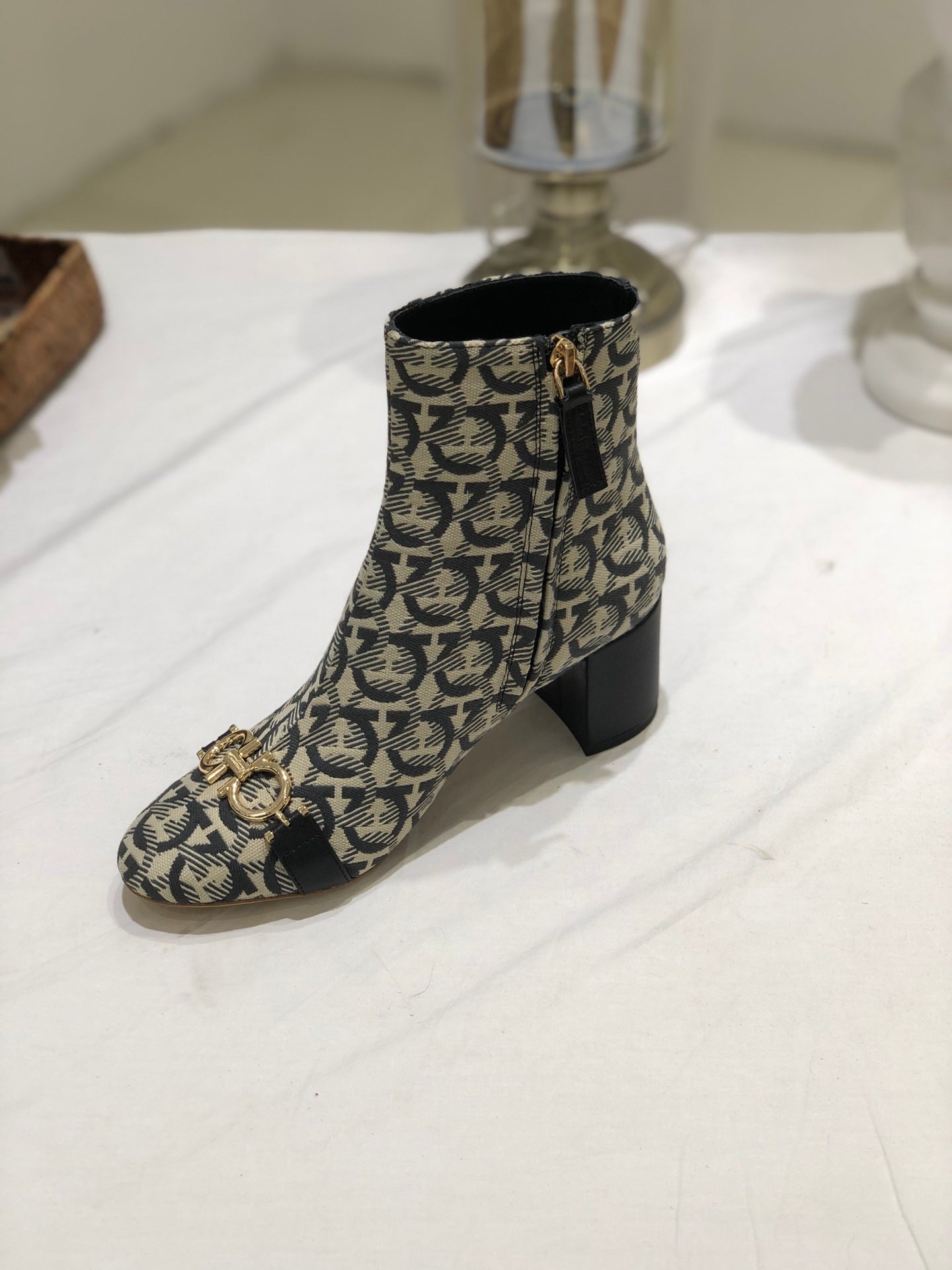 Salvatore Ferragamo鞋-菲拉格慕 馬蹄扣 粗跟短靴