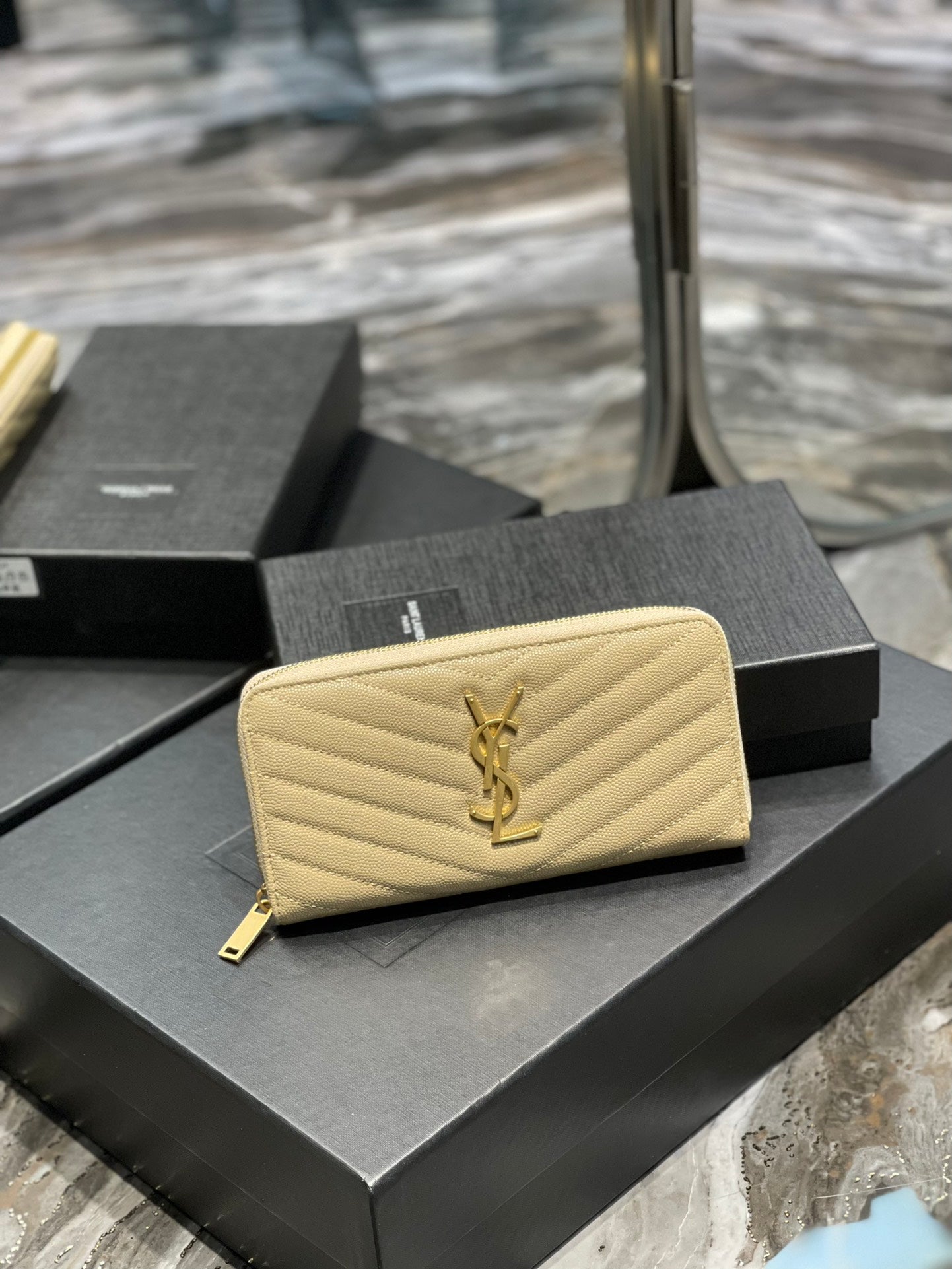 YSL 拉鍊長夾 杏色金扣