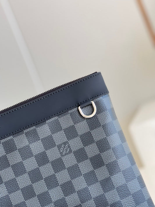 LV M62291 黑格 POCHETTE APOLLO 手袋手拿包