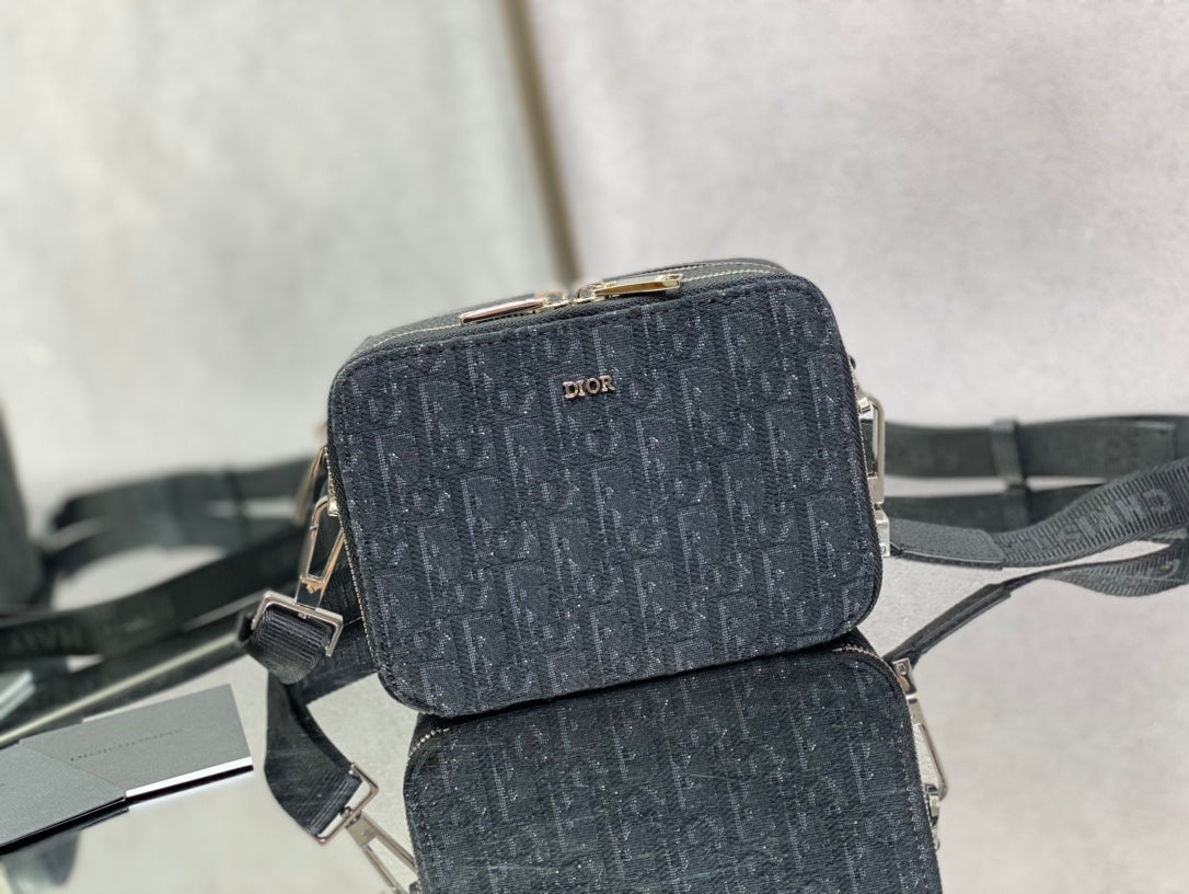 Dior 經典相機包-17*5*12cm