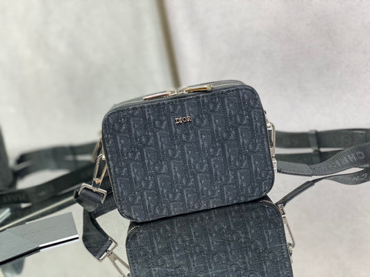 Dior 經典相機包-17*5*12cm