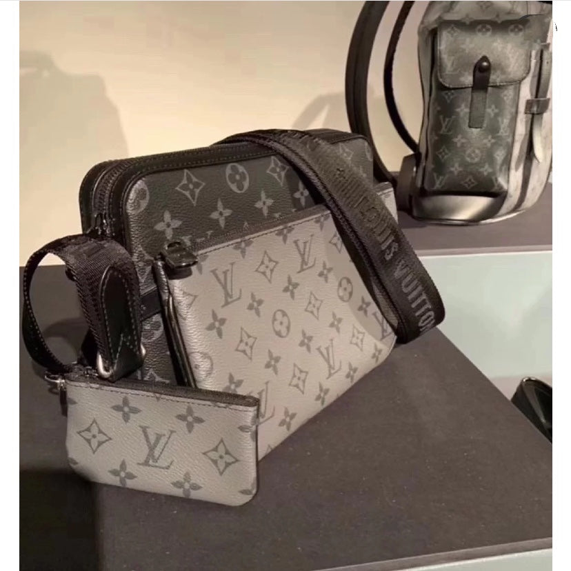 Lou-三合一郵差包 上身照