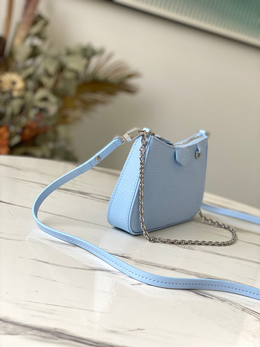 LV M80480 天藍色 Easy Pouch On Strap 手袋