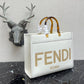 芬F家-Fendi Sunshine-中號白色燙印牛皮手提袋