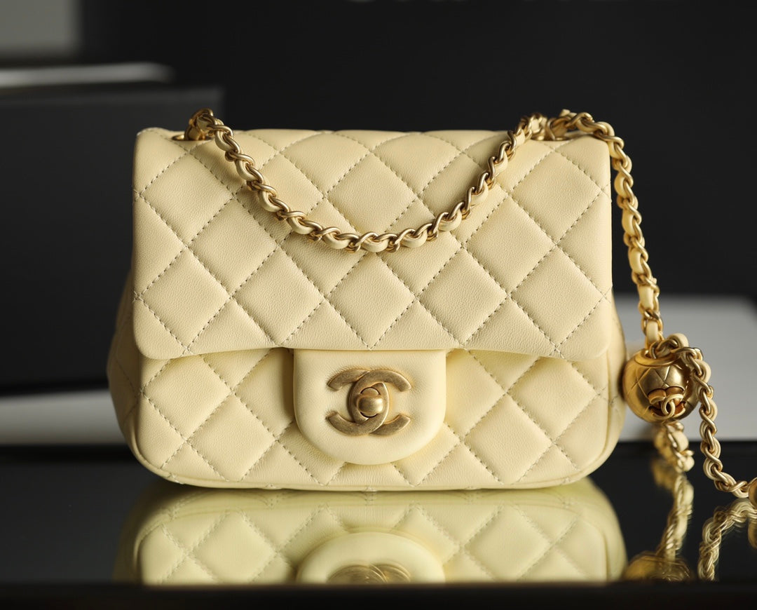 Chanel 金球方胖子口蓋包-小雞黃