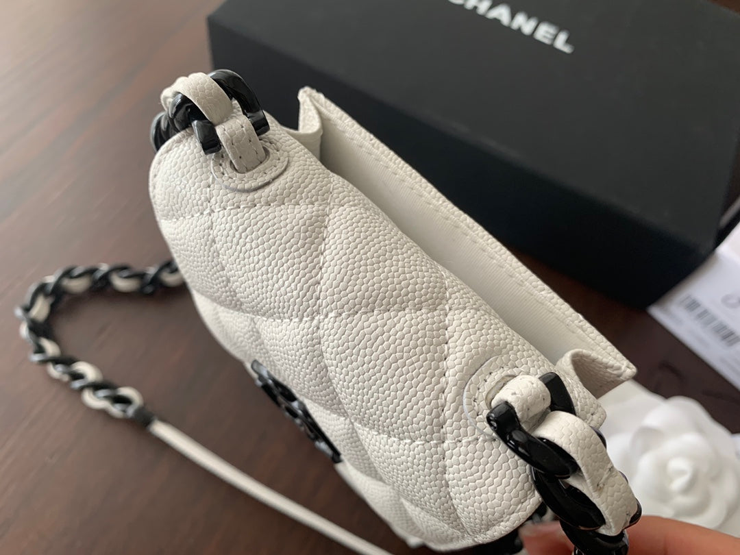 Chanel 手機包-白色球紋牛皮-黑扣
