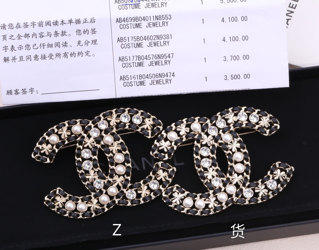 Chanel 胸針