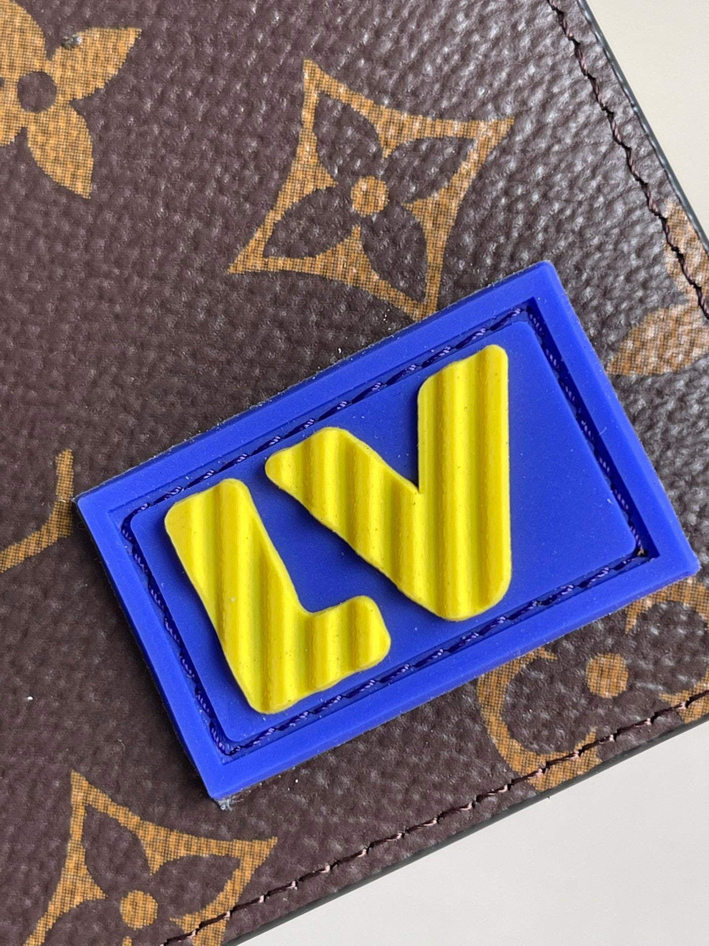 LV M45789 新款男款短夾