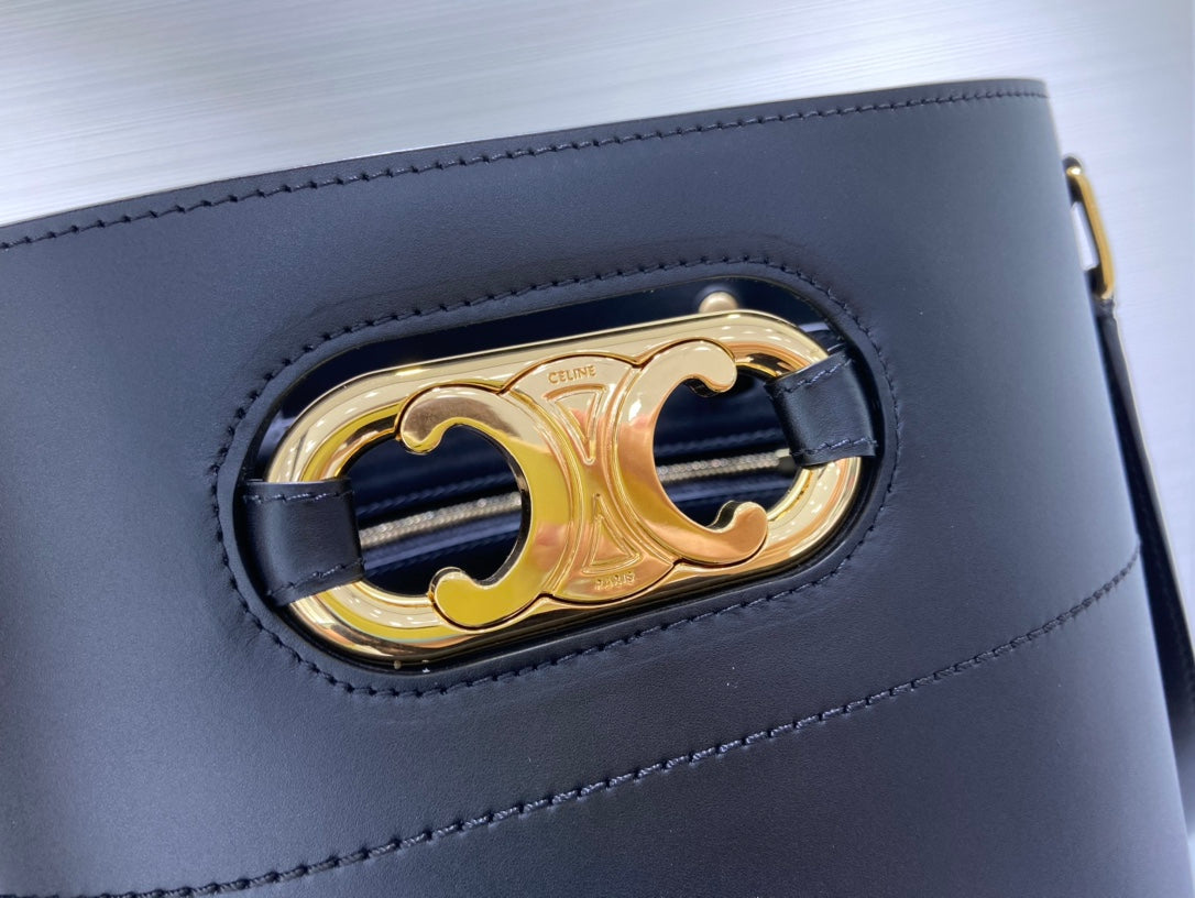 Celine Bucket Maillon Triomphe 牛皮肩背水桶包