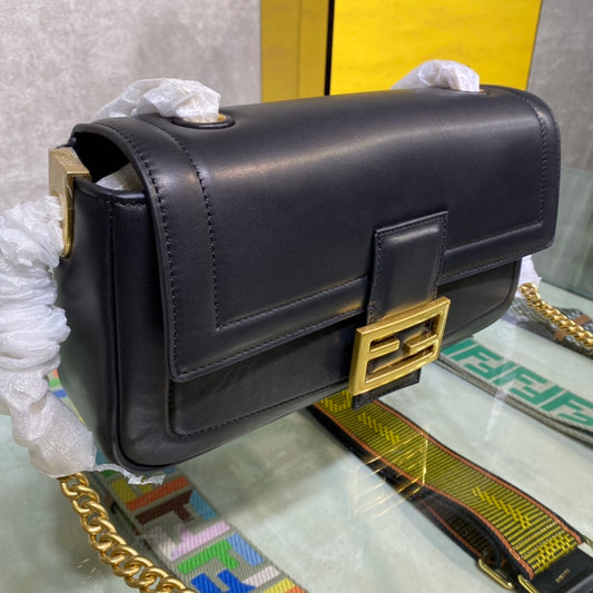 芬F家-Baguette-中長型黑色皮革法棍包