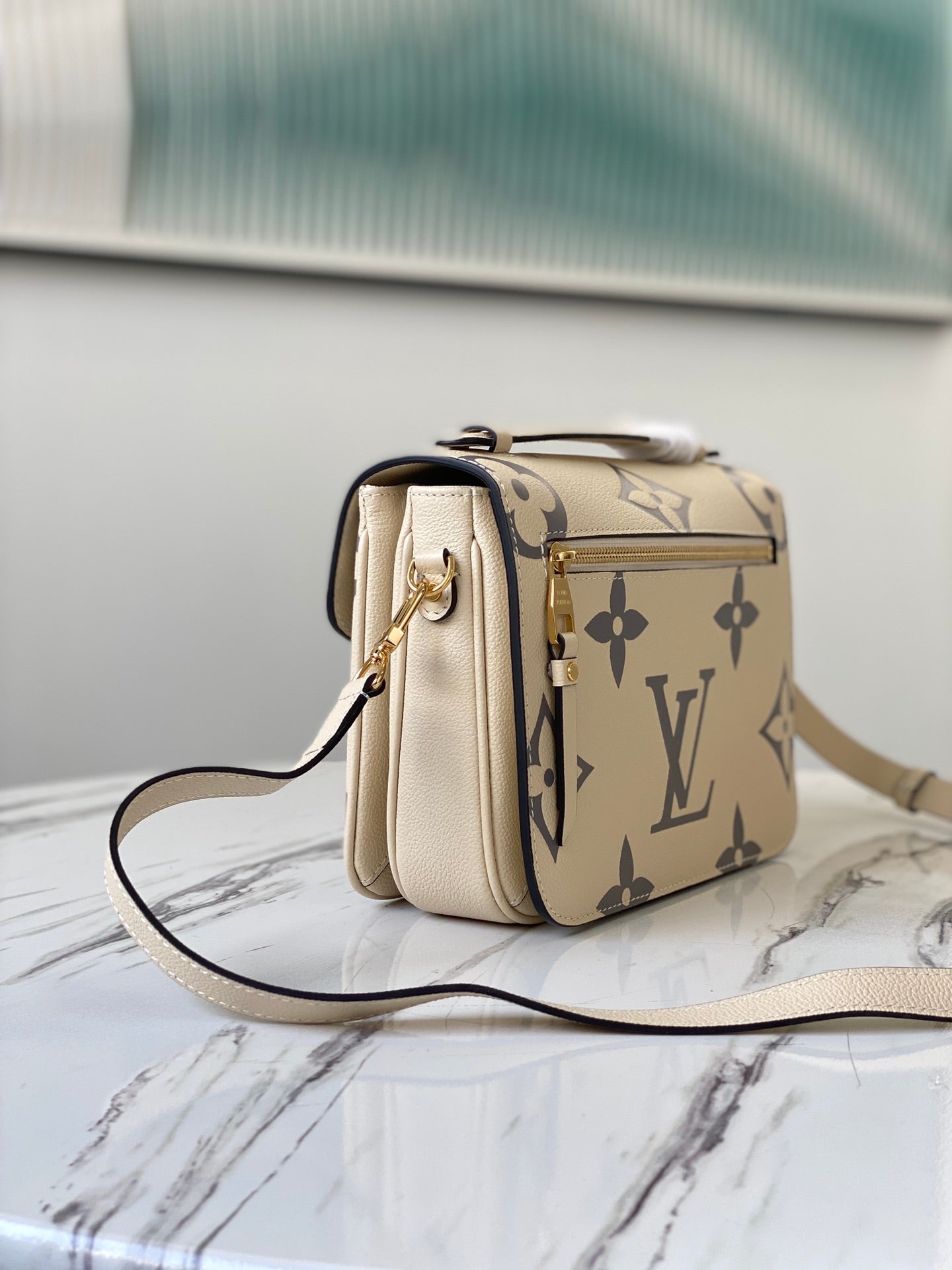 LV M45384 奶油白Pochette Métis 手袋